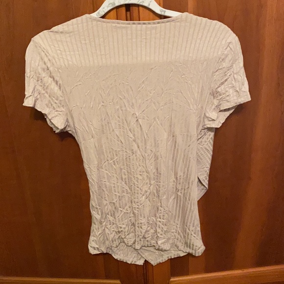 Cute “wrap” top - Picture 2 of 3